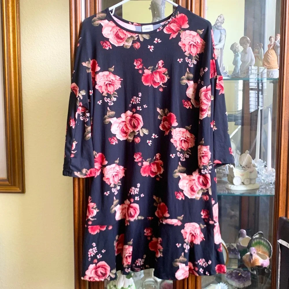 Swing Dress with Roses - Picture 1 of 3